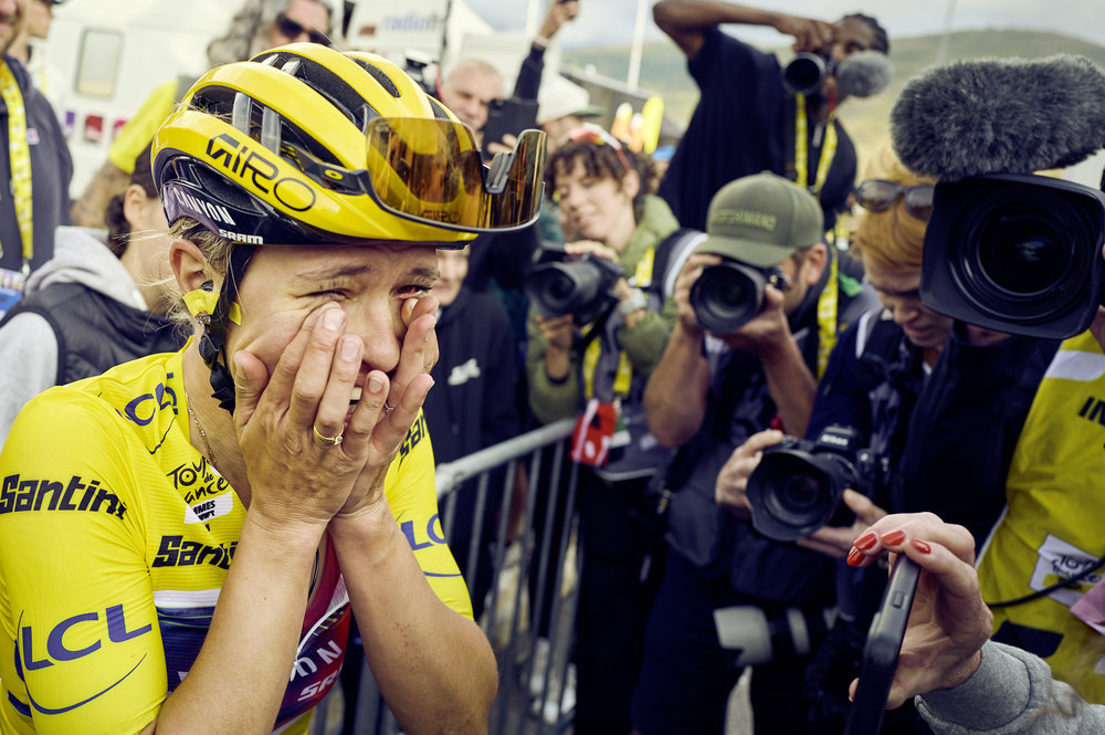 KASIA NIEWIADOMA CLAIMS CLOSEST TOUR DE FRANCE (FEMMES AVEC ZWIFT